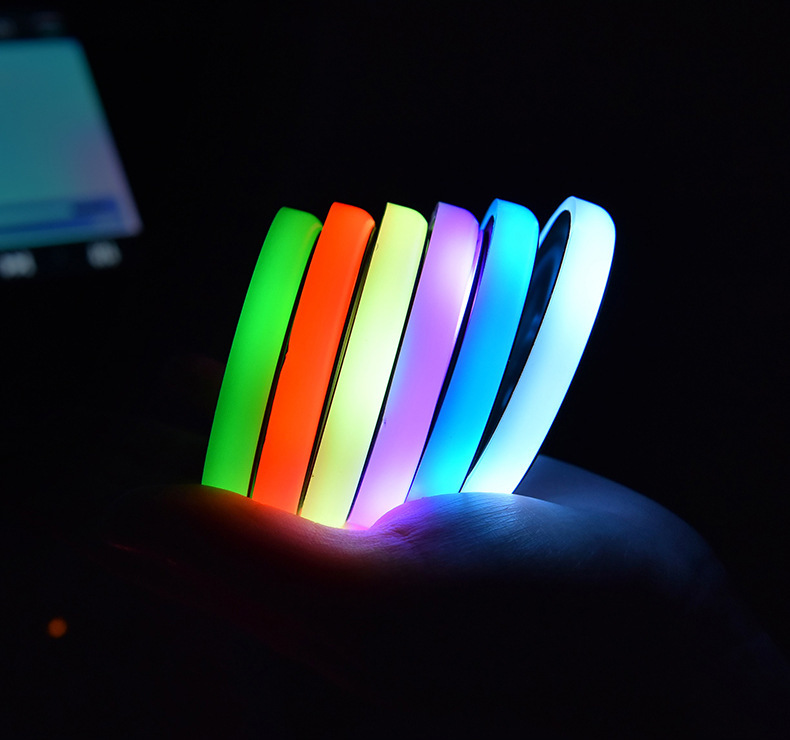 Podświetlana podstawka LED do uchwytu na kubek – więcej klimatu w Twoim aucie - obrazek 2